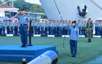 KADISPEN KOLINLAMIL PIMPIN UPACARA BENDERA: TEGASKAN KOMITMEN TNI AL BANGUN CITRA POSITIF DI ERA DIGITAL