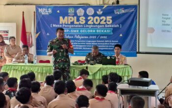 Koramil 03/Teluk Pucung Tanamkan Semangat Nasionalisme dalam MPLS di SMK Gelora