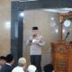 Kapolres Metro Jakarta Utara Pimpin Sholat Jumat Keliling di Masjid Al Ikhlas, Sampaikan Pesan Kamtibmas kepada Warga