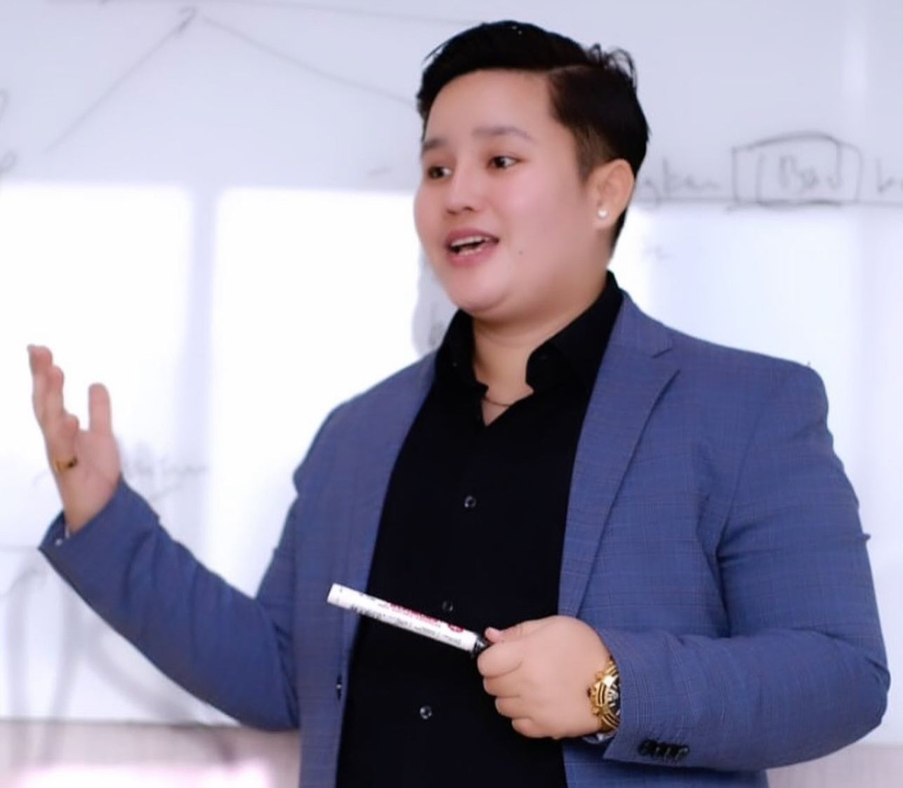 Ade Ratnasari Torehkan Rekam Jejak Global di Dunia Hukum dan Politik Indonesia