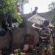 Satgas TMMD 125 Kodim 0507/Bekasi Bongkar Atap Rumah Bapak Usep, Wujudkan Gotong Royong dan Kepedulian Sosial
