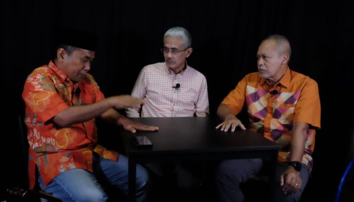 Podcast “Dear President” Capai Episode ke-100: Kritik Jurnalis yang Tak Pernah Lelah Menyuarakan Kebenaran