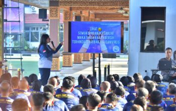 PRAJURIT DAN PNS KOLINLAMIL ANTUSIAS IKUTI PENYULUHAN KESEHATAN TENTANG VARIAN BARU COVID-19 DAN PENTINGNYA PHBS