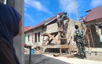 Janda 82 Tahun Terharu Rumahnya Direhab TNI Pada Pelaksanaan TMMD 125 Kodim 1506/Namlea