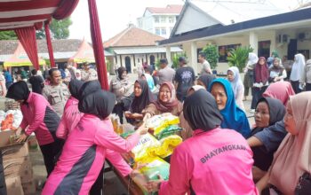 Polsek Cikarang Utara Gelar Bazar Gerakan Pangan Murah Sambut HUT RI ke-80