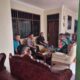 Perkuat Sinergi, Bhabinkamtibmas dan Babinsa Sambangi Tokoh Masyarakat di Jatibening Baru