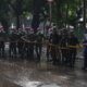 Prajurit Korps Marinir Bersama Masyarakat dan Pemkot Jakarta Pusat Laksanakan Pembersihan Area Publik