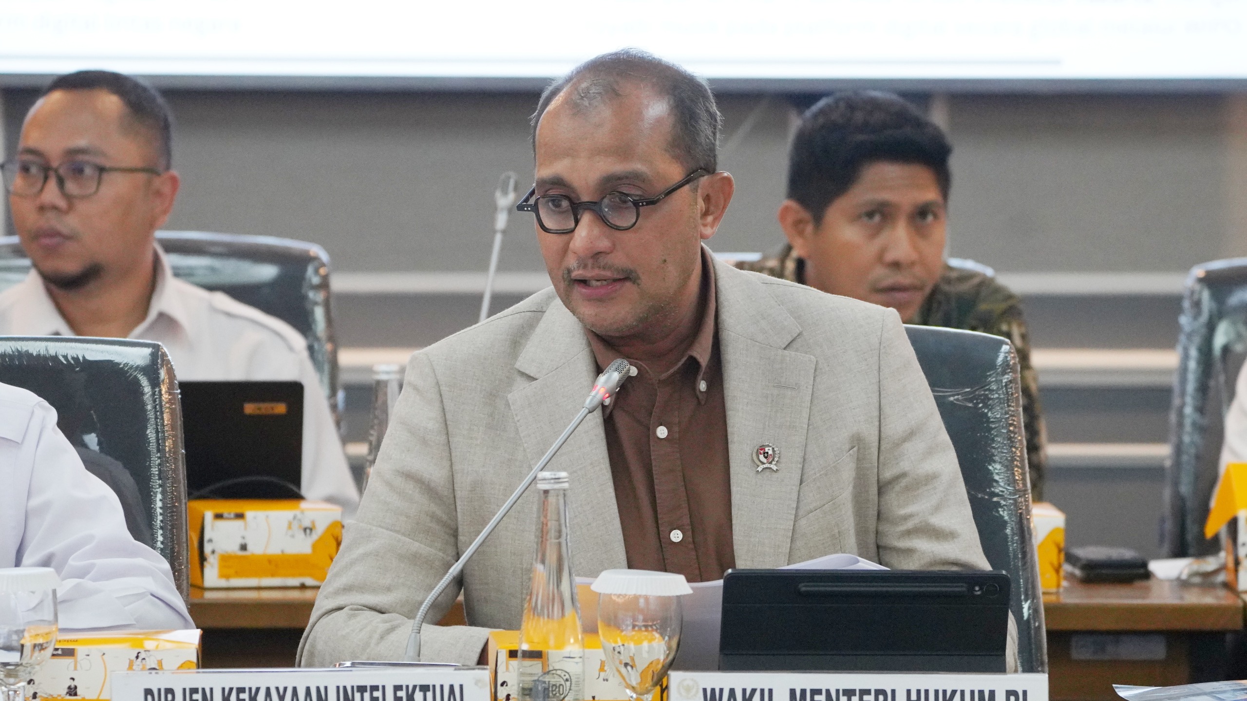 Edward Omar Sharif Hiariel Wamen Menteri Hukum RI.