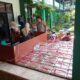 Sinergitas TNI-POLRI Kegiatan Makanan Gratis, Bhabinkamtibmas dan Babinsa Pantau Distribusi di SMPN 13 Bekasi
