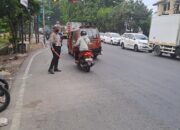 Unit Lalu Lintas Polsek Rawalumbu Berikan Kelancaran Arus Kendaraan