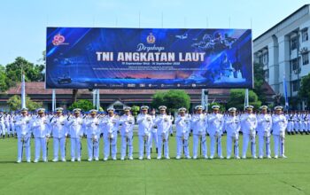 PANGKOLINLAMIL HADIRI UPACARA HUT KE-80 TNI AL, TANDAKAN DELAPAN DEKADE PENGABDIAN LAUT NUSANTARA
