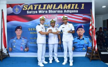 KOMANDAN SATLINLAMIL 1 PIMPIN SERTIJAB KOMANDAN KRI MENTAWAI-959: TONGKAT KOMANDO RESMI DISERAHTERIMAKAN