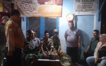 Koramil 03/Teluk Pucung Bersama Tiga Pilar, Ormas dan Warga Gelar Patroli Malam, Perkuat Keamanan Wilayah