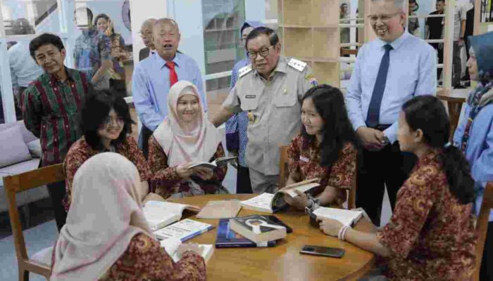 Gubernur DKI Jakarta  Resmikan Gedung Baru SMA Labschool Bintaro
