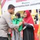 Dekat dengan Warga, Polres Metro Jakbar Bagikan Sembako di Polsek Palmerah