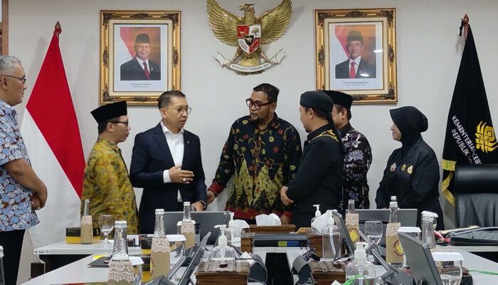 Fadli Zon Sambut Lembaga Adat Jayakarta: Bahas Pelestarian Manuskrip Kuno Al Fatawi, Warisan yang Hampir Terlupa