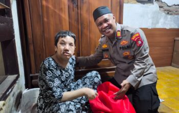 Berempati dan Peduli, Kapolsek Bekasi Barat Kunjungi Anak Yatim Disabilitas Di Kranji