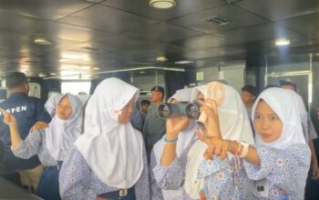 KN. Tanjung Datu-301 Kenalkan Dunia Kemaritiman kepada Pelajar