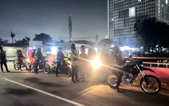 Jaga Bekasi ” Personil Gabungan Polres Metro Bekasi Kota Patroli Tiitk Rawan Kejahatan Jalanan dan Balap Liar