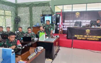 DANPUSSIMPUR TINJAU PENGGUNAAN ALAT SIMPUR PADA LATPOSKO I YTP KOMPOSIT 1/GARDAPATI KODAM XIX/TT