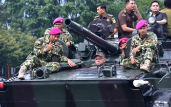 PANGLIMA KORPS MARINIR RESMI SEMATKAN BREVET KEHORMATAN KAVALERI KEPADA PEJABAT KEJAKSAAN AGUNG DAN KEMENTERIAN PERDAGANGAN RI