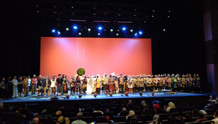 Konser “Lentera Khatulistiwa” Mahagenta Disambut Meriah Ratusan Penonton