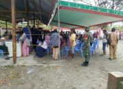 Agar Berjalan Dengan Lancar dan Tepat Sasaran, Babinsa Koramil 1710-03/Kuala Kencana Dampingi Penyaluran Bantuan Kepada Masyarakat