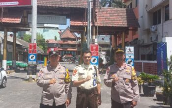 Cegah Kejahatan Jalanan dan Beri Rasa Aman, Polsek Metro Taman Sari Gelar Patroli Jalan Kaki di Mangga Besar Raya