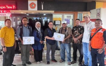 Bantuan Darurat Disalurkan Jasaraharja Putera untuk Mahasiswa Terdampak Banjir di Padang