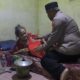 Selasa Berkah, Kapolsek Bekasi Barat Santuni Janda Lansia yang Sakit