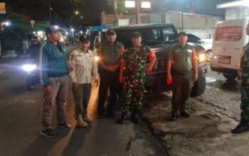 Wujudkan Wilayah Kondusif, Kodim 0505/JT Gelar Patroli dan Siskamling Keliling Bersama Komduk di Duren Sawit.