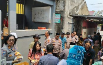Polsek Medansatria dan Sat Binmas Polres Metro Bekasi Kota Gelar Jumat Berkah Bersama Donatur Harapan Indah